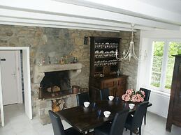 Charming Holiday Home With sea View, Plougasnou