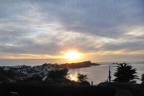 Charming Holiday Home With sea View, Plougasnou