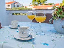 Apartments in House Liveric, in Vir at the Beach