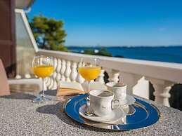 Apartments in House Liveric, in Vir at the Beach