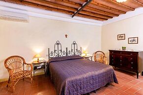 Apartment in Montaione With Carport