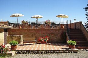 Apartment in Montaione With Carport