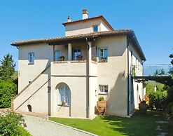 Apartment in Tuscany With Golf Course