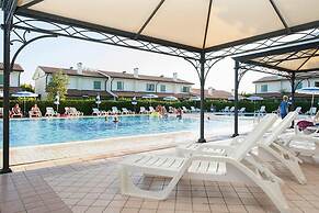 Apartment in Bibione With Pool
