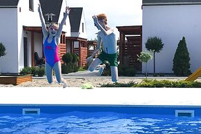 Luxury Homes With the Pools for 6 Persons