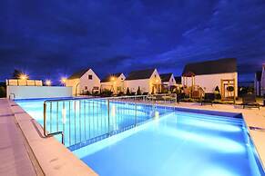 Luxury Homes With the Pools for 6 Persons