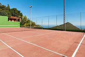 Villa Mansion Bandama With Pool in Santa Brigida