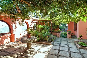 Villa Mansion Bandama With Pool in Santa Brigida