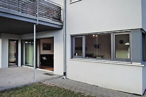 Bright Apartment With Garden