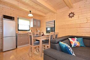 Comfortable Holiday House With a Garden, Dabki