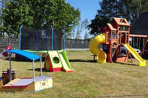 Comfortable Holiday House With a Garden, Dabki