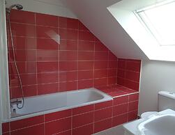 Comfortable Holiday Home With Garden, Near Beach