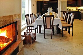 Terraced House With Pool and Sauna, Sieciemin