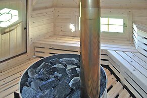 Terraced House With Pool and Sauna, Sieciemin