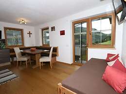 Holiday Flat Schoser, Fugen