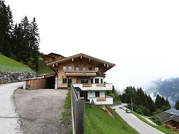 Holiday Flat Schoser, Fugen