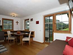 Holiday Flat Schoser, Fugen