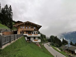 Holiday Flat Schoser, Fugen