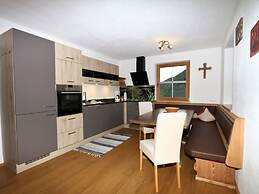 Holiday Flat Schoser, Fugen