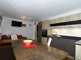 Holiday Flat Schoser, Fugen
