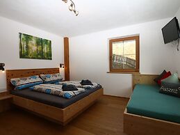 Holiday Flat Schoser, Fugen