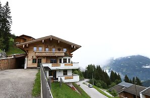 Holiday Flat Schoser, Fugen