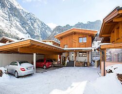 Large Holiday Home With Garden and Balcony in Otztal