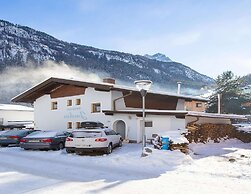 Large Holiday Home With Garden and Balcony in Otztal