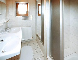 Large Holiday Home With Garden and Balcony in Otztal