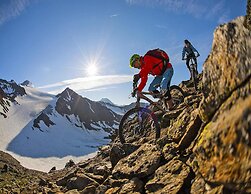 Large Holiday Home With Garden and Balcony in Otztal