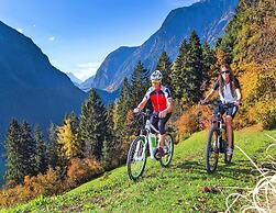 Large Holiday Home With Garden and Balcony in Otztal