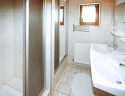 Large Holiday Home With Garden and Balcony in Otztal