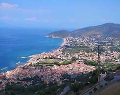 Apartment in Ascea With Garden