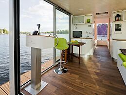 Houseboat on the Dahme