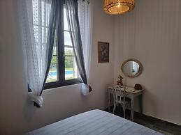 Charming Holiday House With Private Pool, Maillane