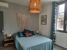 Charming Holiday House With Private Pool, Maillane
