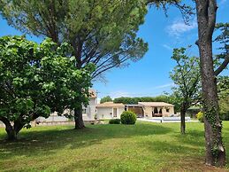 Charming Holiday House With Private Pool, Maillane