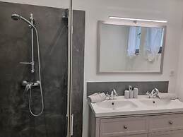 Charming Holiday House With Private Pool, Maillane