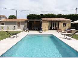 Charming Holiday House With Private Pool, Maillane