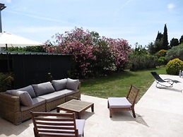 Charming Holiday House With Private Pool, Maillane