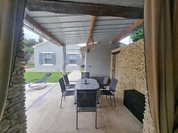Charming Holiday House With Private Pool, Maillane