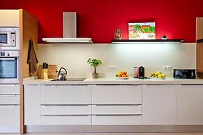 Villa With Pool and Beautiful Architecture