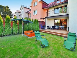 Comfortable Holiday Villa, Private Garden