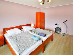 Comfortable Holiday Villa, Private Garden