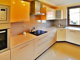 Comfortable Holiday Villa, Private Garden