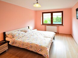 Comfortable Holiday Villa, Private Garden