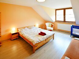 Comfortable Holiday Villa, Private Garden