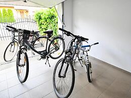 Comfortable Holiday Villa, Private Garden