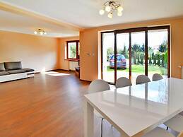 Comfortable Holiday Villa, Private Garden