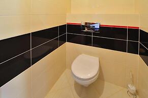 Comfortable Holiday Villa, Private Garden